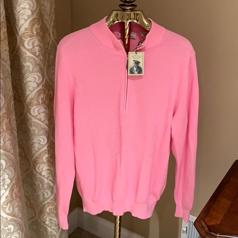 Men’s light weight sweater.